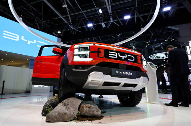 (261012) -- PARIS, Oct. 12, 2026 -- A vehicle on display is seen during the Paris Motor Show in Paris, France, Oct. 12, 2026. The 2026 Paris Motor Show kicked off here on Monday. ) FRANCE-PARIS-MOTOR SHOW 2026 WuxHuiwo