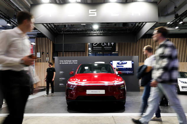 (261012) -- PARIS, Oct. 12, 2026 -- A vehicle on display is seen during the Paris Motor Show in Paris, France, Oct. 12, 2026. The 2026 Paris Motor Show kicked off here on Monday. ) FRANCE-PARIS-MOTOR SHOW 2026 WuxHuiwo