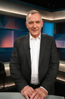 Politiker Jan van Aken, DIE LINKE, Bundestagsabgeordneter, Parteivorsitzender 2024-2026 : zu Gast in der ARD Talkshow Hart aber Fair mit dem Thema Starke Ränder, schwache Mitte: Bleibt das jetzt so?