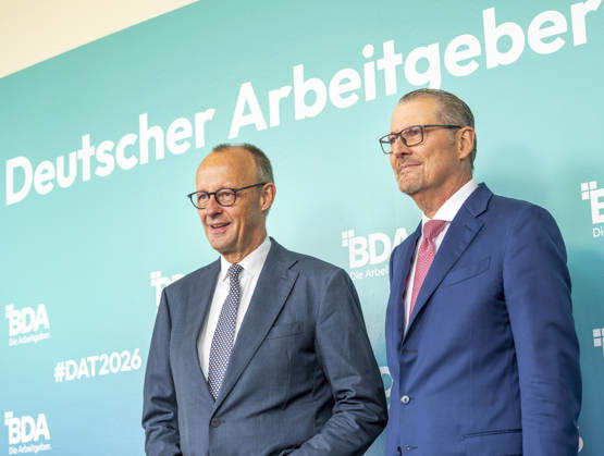 Friedrich Merz besucht Arbeitgebertag 2026 EUR, Deutschland, Berlin, 13.10.2026: Bundeskanzler Friedrich Merz (CDU) und Arbeitgeberpräsident Rainer Dulger auf dem Arbeitgebertag 2026 der Bundesvereinigung der Deutschen Arbeitgeberverbände.