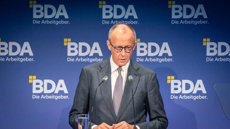 Bundeskanzler Friedrich Merz während seiner Rede vor dem Arbeitgebertag;Deutsche Arbeitgebertag 2026 - Bundesvereinigung der Deutschen Arbeitgeberverbände BDA, Berlin Berlin Deutschland bcc, Berliner Congress Center
