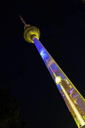 Festival of Lights , Lichterfest in der Innenstadt, Berlin, 10.10.2026 Berliner Fernsehturm, 22. BERLIN FESTIVAL OF LIGHTS, Motto: Colours of Love, Lichtinstallationen, 12.10.2026, Berlin, Deutschland < english> Berlin TV Tower, 22nd Berlin Festival of Lights, theme: Colours of Love, light installations, October 12, 2026, Berlin, Germany Berlin Innenstadt Berlin Deutschland, Germany Copyright: xPeterxEngelkex