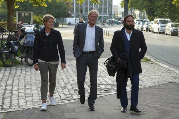 CNTV BLOCK- Gerhard Delling TV Moderator Christina Block Unternehmerin mit ihren Verteidiger Ingo Bott kommen wie immer zu Fuss zum Gericht am 82 Prozess Tag in Hamburg 13.10.2026 beim Prozess wegen mutmasslicher Kindesentfuehrung im Landgericht Hamburg Strafjustizgebaeude Entfuehrungsfall der Block Kinder Hamburg Deutschland