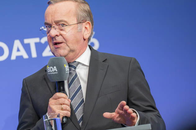 Boris Pistorius besucht Arbeitgebertag 2026 EUR, Deutschland, Berlin, 13.10.2026: Boris Pistorius (SPD) Bundesminister der Verteidigung im Interview und Panel auf dem Arbeitgebertag 2026 der Bundesvereinigung der Deutschen Arbeitgeberverbände.