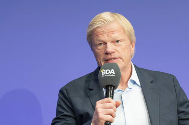 Oliver Kahn besucht Arbeitgebertag 2026 EUR, Deutschland, Berlin, 13.10.2026: Oliver Kahn, Welttorhüter, Unternehmer, Investor, Gründer der Oliver Kahn-Stiftungim Interview auf dem Arbeitgebertag 2026 der Bundesvereinigung der Deutschen Arbeitgeberverbände.