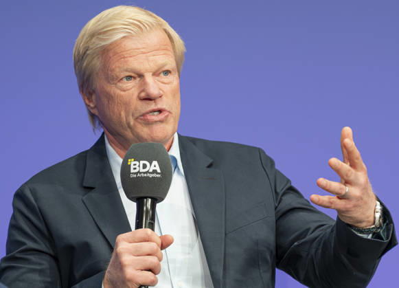 Oliver Kahn besucht Arbeitgebertag 2026 EUR, Deutschland, Berlin, 13.10.2026: Oliver Kahn, Welttorhüter, Unternehmer, Investor, Gründer der Oliver Kahn-Stiftungim Interview auf dem Arbeitgebertag 2026 der Bundesvereinigung der Deutschen Arbeitgeberverbände.