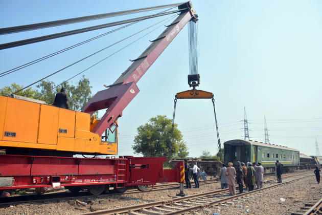 7 killed, 40 injured as passenger train derails in Pakistan MULTAN, PAKISTAN - OCTOBER 13: Rescue workers search for victims following the derailment of the Rehman Baba Express passenger train on the outskirts of Multan, Pakistan, on October 13, 2026. At least seven people were killed and 40 others injured when a passenger train derailed in Pakistan s eastern Punjab province early Tuesday, local media reported. Muhammad Reza Anadolu Multan Pakistan. Editorial use only. Please get in touch for any other usage.  Copyright: x2026xAnadoluxMuhammadxRezax
