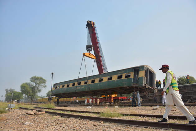 7 killed, 40 injured as passenger train derails in Pakistan MULTAN, PAKISTAN - OCTOBER 13: Rescue workers search for victims following the derailment of the Rehman Baba Express passenger train on the outskirts of Multan, Pakistan, on October 13, 2026. At least seven people were killed and 40 others injured when a passenger train derailed in Pakistan s eastern Punjab province early Tuesday, local media reported. Muhammad Reza Anadolu Multan Pakistan. Editorial use only. Please get in touch for any other usage.  Copyright: x2026xAnadoluxMuhammadxRezax