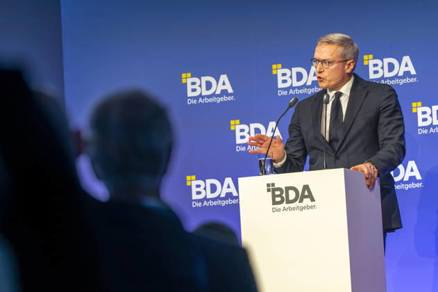 Karsten Wildberger besucht Arbeitgebertag 2026 EUR, Deutschland, Berlin, 13.10.2026: Karsten Wildberger (CDU) , Bundesminister für Digitales und Staatsmodernisierung auf dem Arbeitgebertag 2026 der Bundesvereinigung der Deutschen Arbeitgeberverbände.