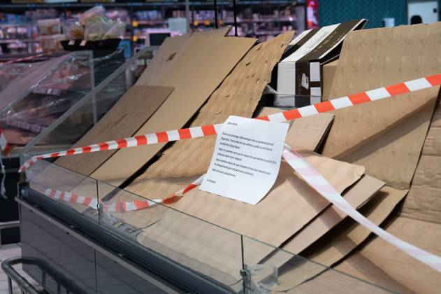 CYBERATTACK ON REFRIGERATION SYSTEMS IN SUPERMARKETS PHOTOPQR OUEST FRANCE ELSA RANCEL OUEST FRANCE LANNION OCTOBER 12, 2026 A cyberattack affected the refrigeration systems of about 100 major retail chains, such as Intermarché, Super U, and Leclerc, on Monday, October 12, 2026. Here, at this Intermarché in the Côtes-d’Armor—the store does not wish to be identified or named—the refrigerators in all the fresh and frozen food aisles have been shut down. THE SUPERMARKET DOES NOT WISH TO BE NAMED, SIMPLY A SCENE FROM AN INTERMARCHÉ IN THE CÔTES D’ARMOR Photo by ELSA RANCEL, OUEST FRANCE Several large and medium-sized retailers were victims of a cyberattack that affected refrigeration equipment on the night of Monday, October 12, 2026, Western  Copyright: xPHOTOPQR OUESTxFRANCE MAXPPPxELSAxRANCELx xOUEST-FRANCEx 20261012OFR1231 20261012OFR1231