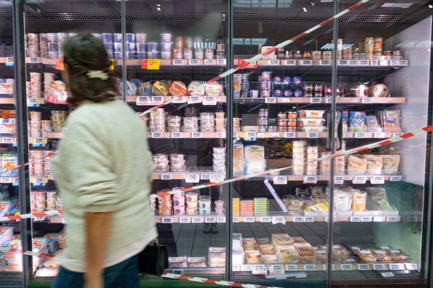 CYBERATTACK ON REFRIGERATION SYSTEMS IN SUPERMARKETS PHOTOPQR OUEST FRANCE ELSA RANCEL OUEST FRANCE LANNION OCTOBER 12, 2026 A cyberattack affected the refrigeration systems of about 100 major retail chains, such as Intermarché, Super U, and Leclerc, on Monday, October 12, 2026. Here, at this Intermarché in the Côtes-d’Armor—the store does not wish to be identified or named—the refrigerators in all the fresh and frozen food aisles have been shut down. THE SUPERMARKET DOES NOT WISH TO BE NAMED, SIMPLY A SCENE FROM AN INTERMARCHÉ IN THE CÔTES D’ARMOR Photo by ELSA RANCEL, OUEST FRANCE Several large and medium-sized retailers were victims of a cyberattack that affected refrigeration equipment on the night of Monday, October 12, 2026, Western  Copyright: xPHOTOPQR OUESTxFRANCE MAXPPPxELSAxRANCELx xOUEST-FRANCEx 20261012OFR1233 20261012OFR1233