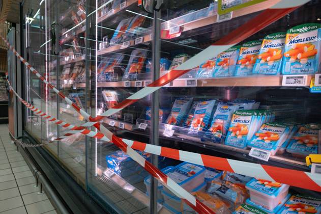 CYBERATTACK ON REFRIGERATION SYSTEMS IN SUPERMARKETS PHOTOPQR OUEST FRANCE ELSA RANCEL OUEST FRANCE LANNION OCTOBER 12, 2026 A cyberattack affected the refrigeration systems of about 100 major retail chains, such as Intermarché, Super U, and Leclerc, on Monday, October 12, 2026. Here, at this Intermarché in the Côtes-d’Armor—the store does not wish to be identified or named—the refrigerators in all the fresh and frozen food aisles have been shut down. THE SUPERMARKET DOES NOT WISH TO BE NAMED, SIMPLY A SCENE FROM AN INTERMARCHÉ IN THE CÔTES D’ARMOR Photo by ELSA RANCEL, OUEST FRANCE Several large and medium-sized retailers were victims of a cyberattack that affected refrigeration equipment on the night of Monday, October 12, 2026, Western  Copyright: xPHOTOPQR OUESTxFRANCE MAXPPPxELSAxRANCELx xOUEST-FRANCEx 20261012OFR1236 20261012OFR1236