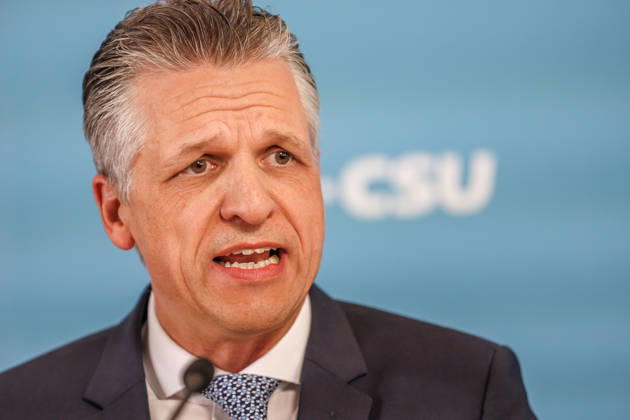 Statement vor den Fraktionssitzung der CDU CSU Alexander Hoffmann, stellvertretender Fraktionsvorsitzender der CDU CSU im Bundestag und Thorsten Frei (CDU), Fraktionsvorsitzender, spricht waehrend eines Statement vor den Fraktionssitzungen am 13.10.2026 in Berlin. Berlin Berlin Deutschland Reichstag