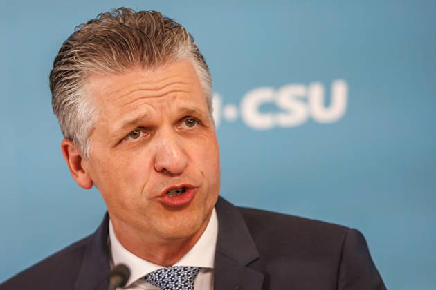Statement vor den Fraktionssitzung der CDU CSU Alexander Hoffmann, stellvertretender Fraktionsvorsitzender der CDU CSU im Bundestag und Thorsten Frei (CDU), Fraktionsvorsitzender, spricht waehrend eines Statement vor den Fraktionssitzungen am 13.10.2026 in Berlin. Berlin Berlin Deutschland Reichstag