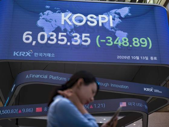 South Korea Stocks Plunge As KOSPI Drops Sharply At KRX In Seoul A Korea Exchange (KRX) employee checks her mobile phone in front of the main display showing the closing KOSPI index at 6,035.35 (-348.89) in Yeouido, Seoul, South Korea, on October 13, 2026. Seoul Seoul South Korea  Copyright: xChrisxJungx originalFilename: jung-southkor261013_npqk4.jpg
