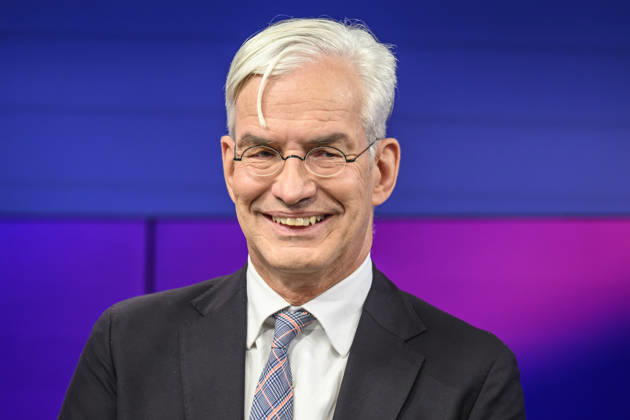 im Bild v.l.: Mathias Middelberg, CDU (Präsidiumsmitglied), GER, Berlin, Studio, zu Gast bei Maischberger, politische Talkshow, TV, Format, mit Moderatorin Sandra Maischberger, Das Erste, aus Adlershof Am Studio 20, 13.10.2026, Copyright: HMBxMedia UwexKoch