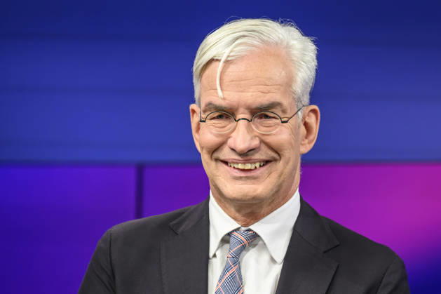 im Bild v.l.: Mathias Middelberg, CDU (Präsidiumsmitglied), GER, Berlin, Studio, zu Gast bei Maischberger, politische Talkshow, TV, Format, mit Moderatorin Sandra Maischberger, Das Erste, aus Adlershof Am Studio 20, 13.10.2026, Copyright: HMBxMedia UwexKoch