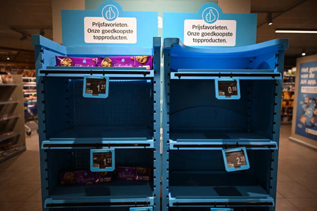 Suspected cyberattack disrupts supermarket operations across Europe ROTTERDAM, NETHERLANDS - OCTOBER 13: A major cybersecurity incident affecting supermarket chain Albert Heijn in Rotterdam, Netherlands on October 13, 2026, and other businesses disrupts operations in the Netherlands, France and other European countries. The ongoing investigation has raised concerns about a possible cyberattack, while the company warns customers of potential phishing attempts. Authorities and cybersecurity experts continue to assess the incident Mouneb Taim Anadolu Rotterdam Netherlands. Editorial use only. Please get in touch for any other usage.  Copyright: x2026xAnadoluxMounebxTaimx