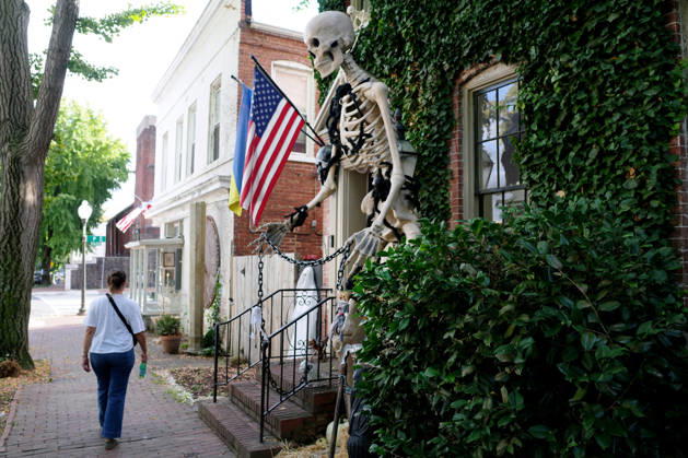 Halloween Decorations in Washington, DC Halloween themed decorations at a house downtown Washington, DC on October 13, 2026. Photo by Olivier Douliery ABACAPRESS.COM Washington Virginia United States  Copyright: xDoulieryxOlivier ABACAx