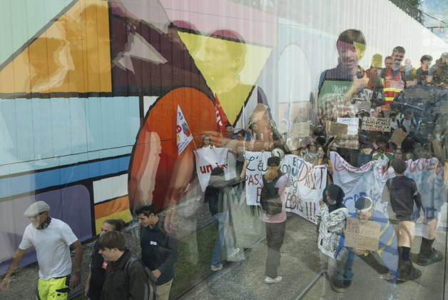 High School Student Mobilisation - Toulouse The procession can be seen reflected in a window. Act V of the secondary school and university students protests. Young people and the world of work are continuing their joint mobilisation and demands for adequate resources for education, better study conditions, an end to student precariousness, and access to housing. France, Toulouse, 13 October 2026. Photo by Patricia Huchot-Boissier AbacaPress.com. TOULOUSE OCCITANIE France  Copyright: xHuchot-BoissierxPatricia ABACAx