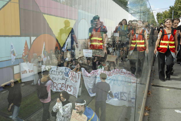 High School Student Mobilisation - Toulouse The procession can be seen reflected in a window. Act V of the secondary school and university students protests. Young people and the world of work are continuing their joint mobilisation and demands for adequate resources for education, better study conditions, an end to student precariousness, and access to housing. France, Toulouse, 13 October 2026. Photo by Patricia Huchot-Boissier AbacaPress.com. TOULOUSE OCCITANIE France  Copyright: xHuchot-BoissierxPatricia ABACAx