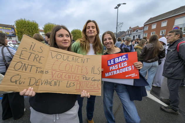 High School Students Demonstrate With Marine Tondelier In Lens - France Marine Tondelier, national secretary of the Europe Ecology The Greens party, poses with high school students during a protest march in Lens, Pas de Calais, France on October 13, 2026. The demonstration involved students from local high schools accompanied by political figures, teachers, and union representatives, with slogans including Le Bac, pas les matraques (Baccalaureate, not batons). Photo by Blanquart C ANDBZ ABACAPRESS.COM Lens Hauts-de-France France  Copyright: xBlanquartxCh ANDBZ ABACAx