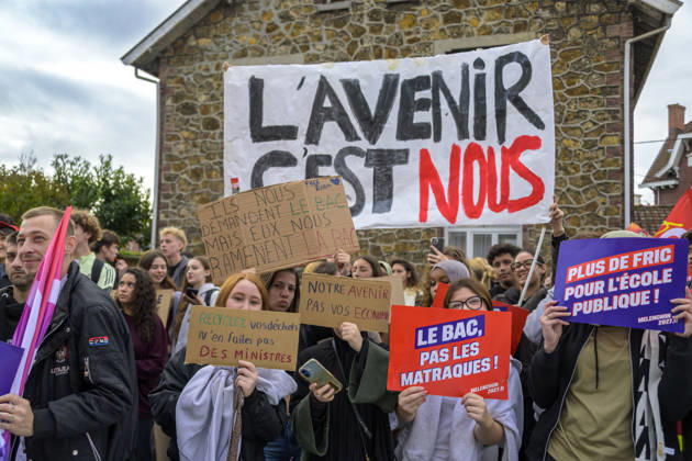 High School Students Demonstrate With Marine Tondelier In Lens - France High school students from Lens participate in a protest march through the streets of Lens, Pas de Calais, France on October 13, 2026, accompanied by political figures, teachers, and union representatives. Slogans displayed include L avenir est à nous (The future is ours). Photo by Blanquart C ANDBZ ABACAPRESS.COM Lens Hauts-de-France France  Copyright: xBlanquartxCh ANDBZ ABACAx