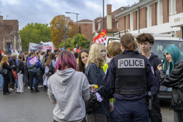 High School Students Demonstrate With Marine Tondelier In Lens - France High school students from Lens and surrounding areas march through the streets of Lens, Pas-de-Calais, France on October 13, 2026, accompanied by political figures, teachers and union representatives, with young protesters engaging in discussion with a police officer. Photo by Blanquart C ANDBZ ABACAPRESS.COM Lens Hauts-de-France France  Copyright: xBlanquartxCh ANDBZ ABACAx