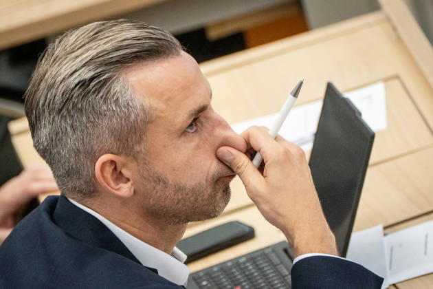 Ulrich Siegmund, AfD-Abgeordneter, während der Debatte;Landtagssitzung Oktober 2026 (II) Sondersitzung auf Antrag von AfD und BSW zum Thema Frieden in der Ukraine schaffen, Magdeburg Sachsen-Anhalt Deutschland Landtag