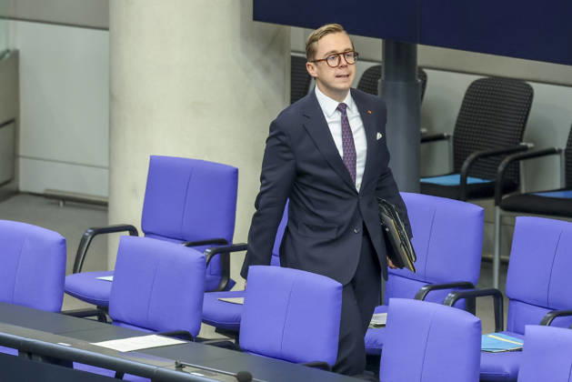 Philipp Amthor bei der Sitzung im Deutschen Bundestag am 14.10.2026 in Berlin Bundeskanzler Merz bei Regierungserklärung m Deutschen Bundestag