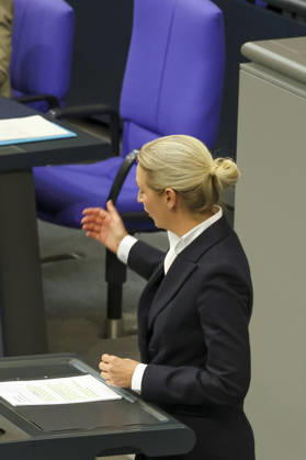 Alice Weidel bei der Sitzung im Deutschen Bundestag am 14.10.2026 in Berlin Bundeskanzler Merz bei Regierungserklärung m Deutschen Bundestag