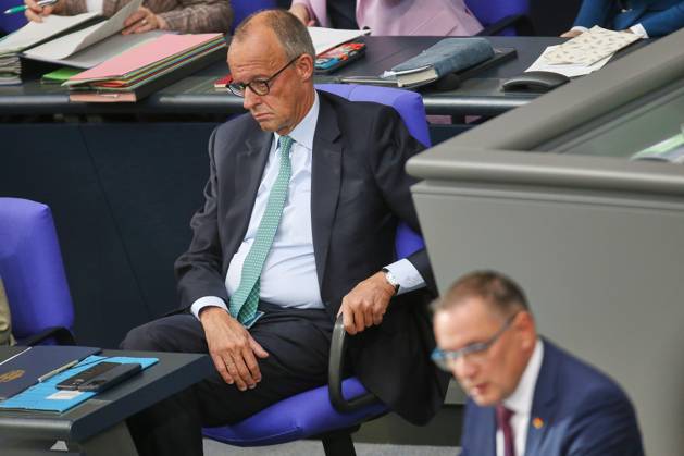 Berlin, Deutschland, 14.10.2026: Deutscher Bundestag: 101. Bundestagssitzung: Bundeskanzler Friedrich Merz (CDU) und Tino Chrupalla (AfD) Copyright: xdtsxNachrichtenagenturx dts_138782