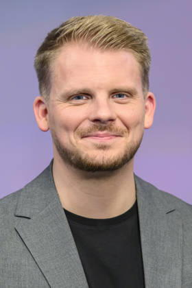 im Bild v.l.: Tim Klüssendorf, SPD (Generalsekretär), GER, Berlin, Studio, zu Gast bei Maischberger, politische Talkshow, TV, Format, mit Moderatorin Sandra Maischberger, Das Erste, aus Adlershof Am Studio 20, 14.10.2026, Copyright: HMBxMedia UwexKoch
