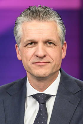 im Bild v.l.: Thorsten Frei, CDU (Unionsfraktionsvorsitzender), GER, Berlin, Studio, zu Gast bei – Maischberger, politische Talkshow, TV, Format, mit Moderatorin – Sandra Maischberger, Das Erste, aus Adlershof – Am Studio 20, 14.10.2026, Copyright: HMBxMedia UwexKoch
