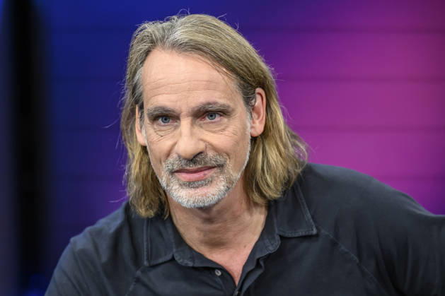 im Bild v.l.: Richard David Precht (Philosoph), GER, Berlin, Studio, zu Gast bei – Maischberger, politische Talkshow, TV, Format, mit Moderatorin – Sandra Maischberger, Das Erste, aus Adlershof – Am Studio 20, 14.10.2026, Copyright: HMBxMedia UwexKoch