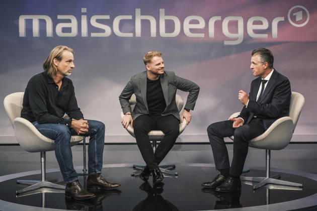 im Bild v.l.: Richard David Precht (Philosoph), Tim Klüssendorf, SPD (Generalsekretär), Thorsten Frei, CDU (Unionsfraktionsvorsitzender), auf dem Podium im Gespraech, , GER, Berlin, Studio, zu Gast bei – Maischberger, politische Talkshow, TV, Format, mit Moderatorin – Sandra Maischberger, Das Erste, aus Adlershof – Am Studio 20, 14.10.2026, Copyright: HMBxMedia UwexKoch