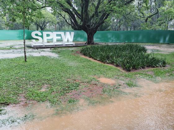 RECORD DATE NOT STATED Temporary blocks SPFW entrance Sao Paulo (SP), 10 14 2026 - Weather Rain SPFW - The storm that hit the city of Sao Paulo on Wednesday afternoon caused flooding at the entrance to Pacubra in Ibirapuera Park, where Sao Paulo Fashion Week takes place. Guest entry was interrupted for about an hour.(Foto: Leandro Chemalle Thenews2 imago images) Temporary blocks SPFW entrance  Copyright: xLeandroxChemallex