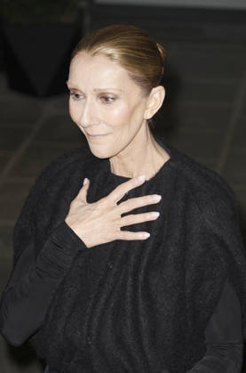Céline Dion greets her fans as she arrives at the Royal Monceau hotel in Paris after her concert at the Plénitude Arena in Paris La Défense on October 14, 2026. Christophe Aubert, Bestimage. Céline Dion greets her fans as she arrives at the Royal Monceau hotel in Paris after her concert at the Plénitude Arena in Paris La Défense on October 14, 2026, Paris, France  Copyright: xChristophexAubertx xBestimagexChristophexAubertx xBestimagex