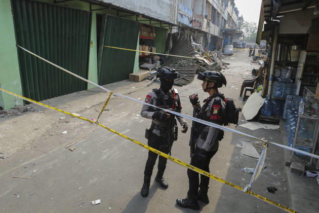Blast at Indonesian market kills 2, injures 11 in South Tangerang BANTEN, INDONESIA - OCTOBER 15: Armed police officers stand guard at the site of an explosion at a market in South Tangerang, on the outskirt of Jakarta, Indonesia, on October 15, 2026. The blast killed two people and injured at least 11 others, according to police. Investigators are examining the cause of the explosion after finding an ethylene gas cylinder at the site. The blast damaged shop-house buildings and scattered debris across the surrounding commercial area. Agoes Rudianto Anadolu Banten Indonesia. Editorial use only. Please get in touch for any other usage.  Copyright: x2026xAnadoluxAgoesxRudiantox