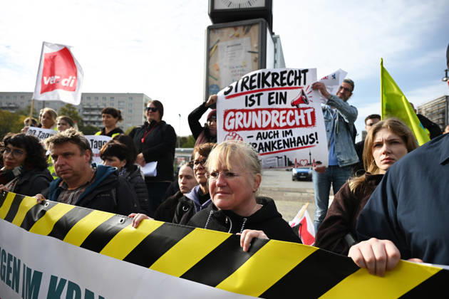 Charite workers strike over working conditions in Berlin BERLIN, GERMANY - OCTOBER 15: Workers at Charite, one of Germany’s largest university hospitals, take part in a warning strike called by the ver.di trade union, demanding better working conditions and reduced workloads, in Berlin, Germany, October 15, 2026. Volodymyr Sindieiev Anadolu Berlin Germany. Editorial use only. Please get in touch for any other usage.  Copyright: x2026xAnadoluxVolodymyrxSindieievx