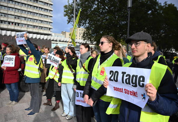 Charite workers strike over working conditions in Berlin BERLIN, GERMANY - OCTOBER 15: Workers at Charite, one of Germany’s largest university hospitals, take part in a warning strike called by the ver.di trade union, demanding better working conditions and reduced workloads, in Berlin, Germany, October 15, 2026. Volodymyr Sindieiev Anadolu Berlin Germany. Editorial use only. Please get in touch for any other usage.  Copyright: x2026xAnadoluxVolodymyrxSindieievx