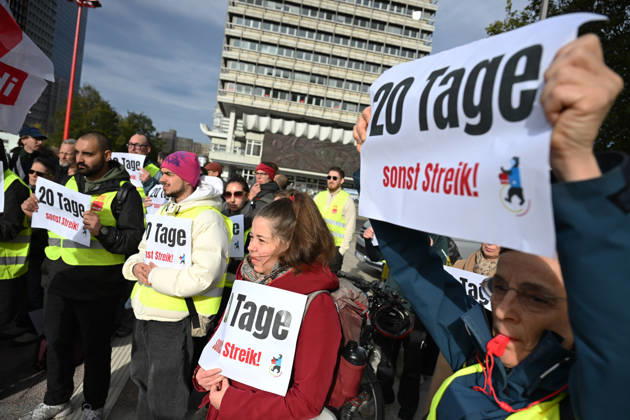 Charite workers strike over working conditions in Berlin BERLIN, GERMANY - OCTOBER 15: Workers at Charite, one of Germany’s largest university hospitals, take part in a warning strike called by the ver.di trade union, demanding better working conditions and reduced workloads, in Berlin, Germany, October 15, 2026. Volodymyr Sindieiev Anadolu Berlin Germany. Editorial use only. Please get in touch for any other usage.  Copyright: x2026xAnadoluxVolodymyrxSindieievx