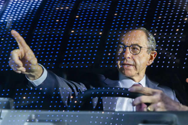 Paris, France October 15, 2026 - Paris Motor Show - Bruno Retailleau POLITIQUE, RETAILLEAU, LR, LES REPUBLICAINS, CAMPAGNE ELECTORALE, SALON DE L AUTOMOBILE, VOITURE, ECONOMIE, CONDUITE, PERMIS DE CONDUIRE, CONDUCTEUR, RENAULT Copyright: xVincentxIsorex