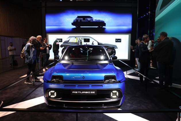 PARIS AUTO SHOW PHOTOPQR LE PARISIEN Le Parisien Arnaud Journois PARIS Oct. 15, 2026 Paris, October 15, 2026 Paris Motor Show2026, Renault booth, Renault R5 Turbo 3E. Photo: Le Parisien, Arnaud Journois, Oct. 15, 2026. Paris Motor Show, PARIS 75, France Copyright: xPHOTOPQR LExPARISIEN MAXPPPxLexParisienx xArnaudxJournoisx 20261015LPA0488 20261015LPA0488