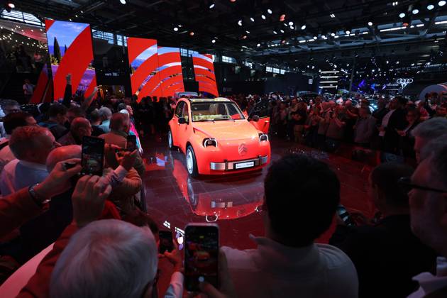 PARIS AUTO SHOW PHOTOPQR LE PARISIEN Le Parisien Arnaud Journois PARIS 10 15 2026 Paris, October 15, 2026 Mondial de l2026 The new Citroën 2CV Photo: Le Parisien, Arnaud Journois, Oct. 15, 2026 Paris Motor Show, PARIS 75, France  Copyright: xPHOTOPQR LExPARISIEN MAXPPPxLexParisienx xArnaudxJournoisx 20261015LPA0496 20261015LPA0496