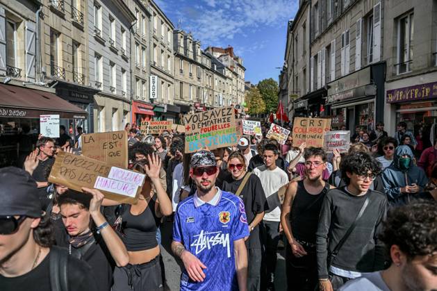 HIGH SCHOOL STUDENTS’ PROTEST PHOTOPQR OUEST FRANCE Martin ROCHE Caen October 15, 2026 On Thursday, October 15, 2026, about 400 people protested in the streets of Caen, Calvados. The demonstration was organized by the General Assembly of National Education staff, supported by union members, high school students, and college students. Photographer: Martin ROCHE, Ouest France, France. Fires have broken out at several schools in France as students protest by blockading educational institutions nationwide over school funding and learning conditions. Caen, FRANCE. France  Copyright: xPHOTOPQR OUESTxFRANCE MAXPPPxMartinxROCHEx 20261015OFR0445 20261015OFR0445