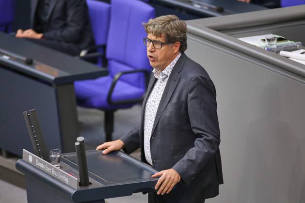 Berlin, Deutschland, 15.10.2026: Deutscher Bundestag: 102. Bundestagssitzung: Michael Kellner, Grüne Copyright: xdtsxNachrichtenagenturx dts_139324