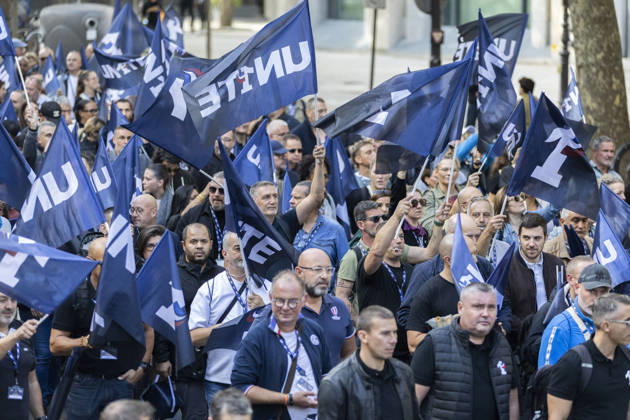 Police Officers Protest - Paris Several thousand police officers from the UN1TE police union demonstrated in Paris on October 15, 2026 to protest against their working conditions. Photos by Jérémy Paoloni ABACAPRESS.COM Paris France  Copyright: xPaolonixJeremy ABACAx