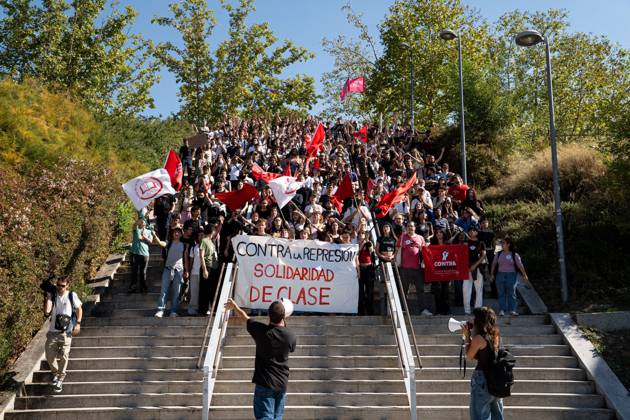 October 15, 2026, Madrid, Spain: MADRID, SPAIN - OCTOBER 15, 2026: Hundreds of students have gathered at the Complutense University of Madrid to denounce the police charges that took place yesterday on campus and to demand the release and dismissal of charges against the five students arrested during the protest. The march proceeded to the Geography and History Department, where seven police vans had set up a security perimeter. The students demanded more funding for the public university which is under the jurisdiction of the Community of Madrid, governed by the conservative People™s Party and the removal of police from the campus which falls under the jurisdiction of the central government led by the Socialist Party. Madrid Spain - ZUMAq101 20261015_zna_q101_127 Copyright: xVictorxSanjuanxCardeoÂ±Ax