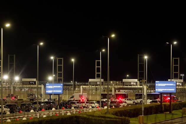 Serious Accident at Eurotunnel in Coquelles PHOTOPQR VOIX DU NORD JOHAN BEN AZZOUZ October 15, 2026 Coquelles, October 15, 2026 Serious accident at the Eurotunnel site Traffic has been halted A minibus collided with a stationary train near the Channel Tunnel, five people in critical condition PHOTO JOHAN BEN AZZOUZ LA VOIX DU NORD An accident at the Eurotunnel site on Thursday, October 15, 2026 A passenger bus collided with a freight train at the Eurotunnel facility in Northern France  Copyright: xPHOTOPQR VOIXxDUxNORD MAXPPPxJOHANxBENxAZZOUZx 20261015VDN0878 20261015VDN0878